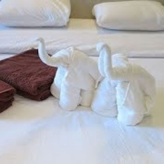 Khăn tắm khách sạn đã gấp